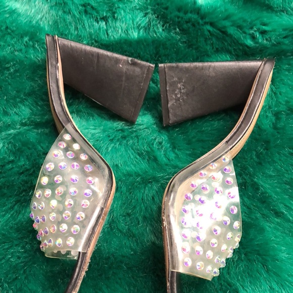 High Heels - Picture 3 of 6